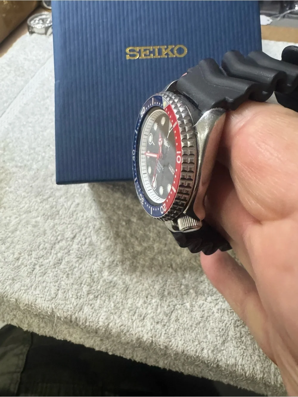 #194 Seiko Automatic Diver 150M Men's Swim Watch - Blue/Red